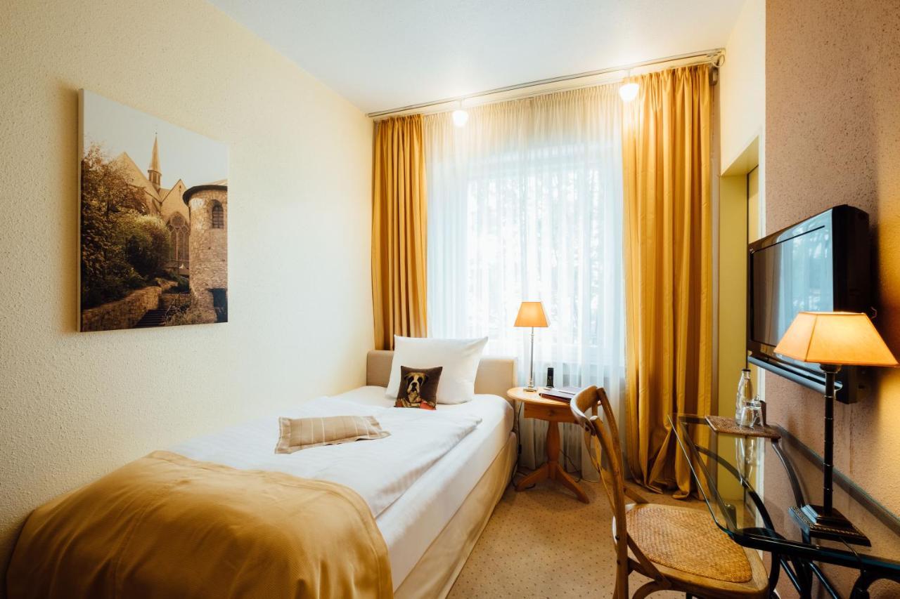 Hotel Zur Muehle Paderborn Bagian luar foto