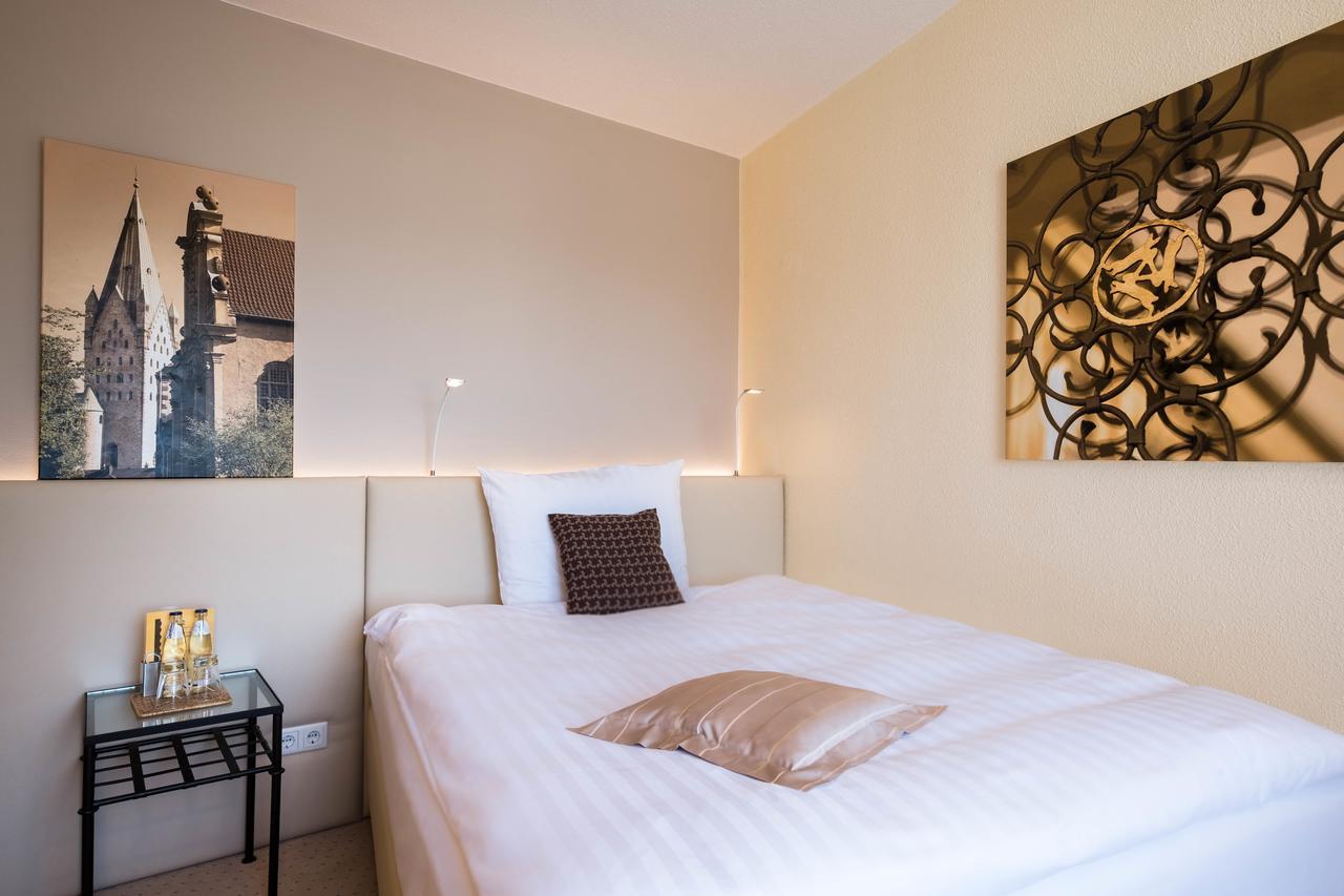 Hotel Zur Muehle Paderborn Bagian luar foto